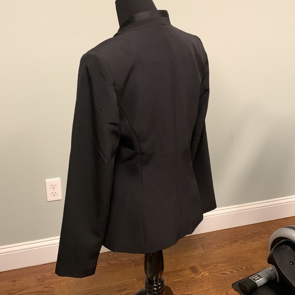 New without tags Tommy Hilfiger size 6 black blazer - Picture 2 of 2